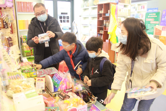 郑州市二七区市场监管局开展玩具市场突击检查，筑牢儿童玩具质量安全防线